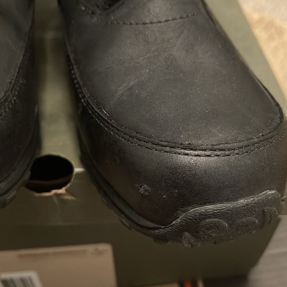 Timberland womens black primaloft 200 tall boot. Lace up. Bottom is waterproof. - Picture 8 of 8